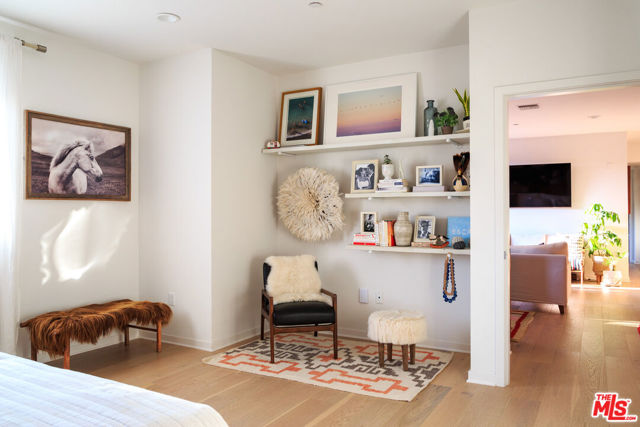 4240 Laurel Canyon Boulevard, Studio City CA: https://media.crmls.org/mediaz/bc4cdb96-b154-47b1-ae6b-505369b5f4b7.jpg