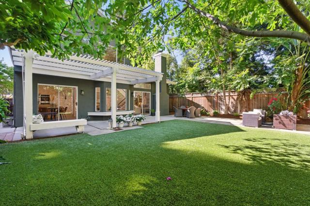 821 Whitehall Lane, Redwood City CA: https://media.crmls.org/mediaz/bc4cf906-8d5f-4660-aee5-3b40ed51ed92.jpg