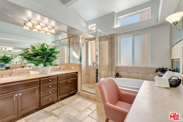 6438 Lunita Road, Malibu CA: https://media.crmls.org/mediaz/bc4d9410-695f-491d-b155-ac38fd3dfcef.jpg