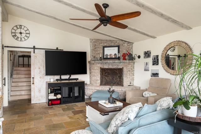 200 Neptune Avenue, Encinitas CA: https://media.crmls.org/mediaz/bc4e0f7a-1e79-471d-951f-7a9f448eebba.jpg