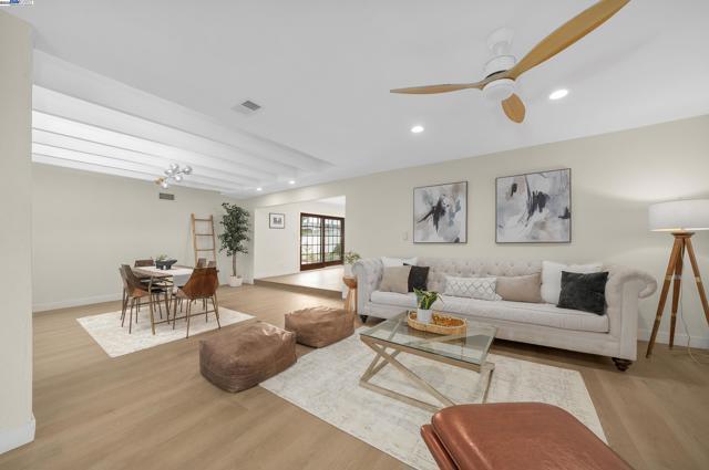16871 Ross Lane, Huntington Beach CA: https://media.crmls.org/mediaz/bc4e34d0-6e32-482e-b4ad-4d706bab0512.jpg