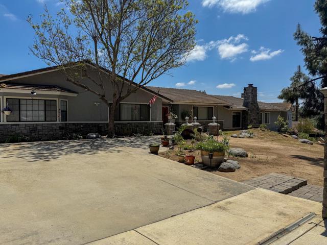3048 Jason Road, Fallbrook CA: https://media.crmls.org/mediaz/bc4eef58-a49e-4599-bb63-a7935e24733b.jpg
