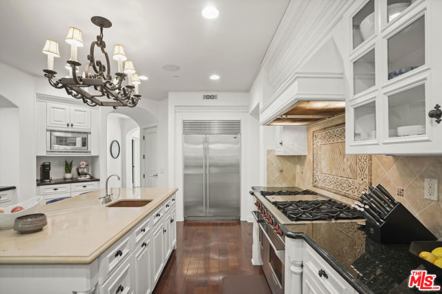 18414 Corazon Circle, Tarzana CA: https://media.crmls.org/mediaz/bc4f3457-c543-4a45-83ed-aba2ffbfbecd.jpg