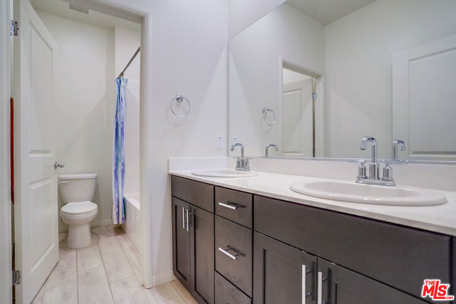 20619 Oakglen Lane, Winnetka CA: https://media.crmls.org/mediaz/bc4fb9b6-85e7-4270-b314-431f8b2a408e.jpg