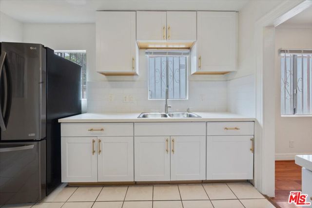 2840 S Mansfield Avenue, Los Angeles CA: https://media.crmls.org/mediaz/bc4fc068-9f72-44b8-8ee6-4ceb2e981a55.jpg