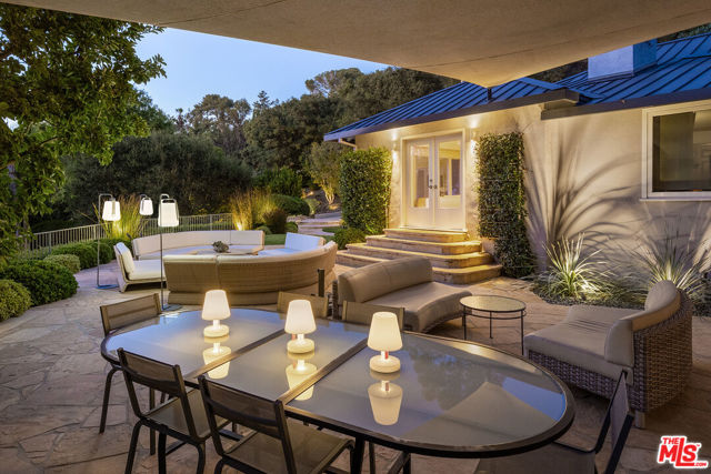 3818 Hollyline Avenue, Sherman Oaks CA: https://media.crmls.org/mediaz/bc5002b8-1b00-4890-a535-818a611408f6.jpg