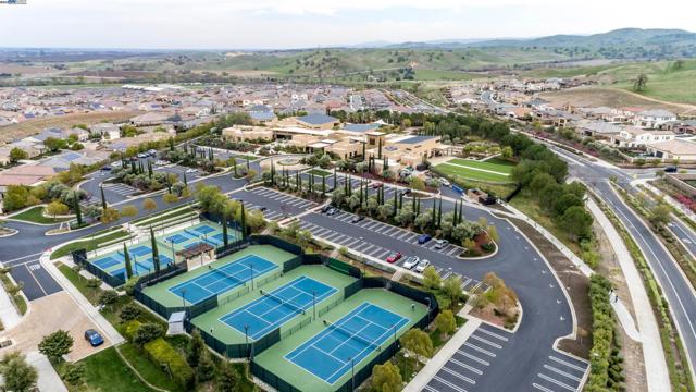 1748 Veneto Ln, Brentwood CA: https://media.crmls.org/mediaz/bc504432-93cd-40ec-afa3-de9e34800542.jpg