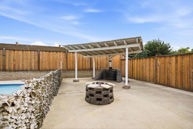 1711 Oak Hill Dr, Escondido CA: https://media.crmls.org/mediaz/bc50fa48-aca1-4a89-be8f-5208a0e7e0c2.jpg