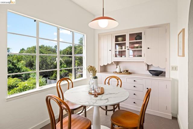 636 Euclid Ave, Berkeley CA: https://media.crmls.org/mediaz/bc5138f1-b219-4d9a-b99e-65bd39679148.jpg