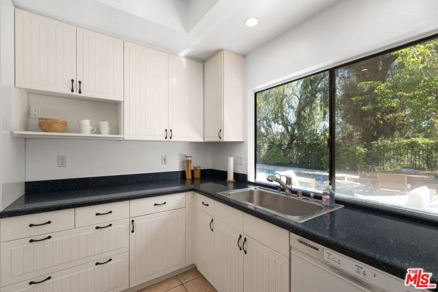 3018 Nicada Drive, Los Angeles CA: https://media.crmls.org/mediaz/bc517c6c-8201-4f4f-a220-5cdb25be1e5a.jpg
