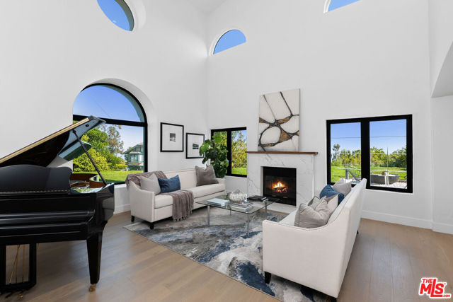 23458 W Moon Shadows Drive, Malibu CA: https://media.crmls.org/mediaz/bc5183ba-2029-467b-8e2d-c8f414004725.jpg