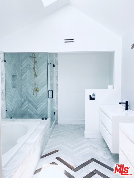 7511 W 81st Street, Playa del Rey CA: https://media.crmls.org/mediaz/bc51c9ca-af96-4e09-b29b-c533bacd459f.jpg