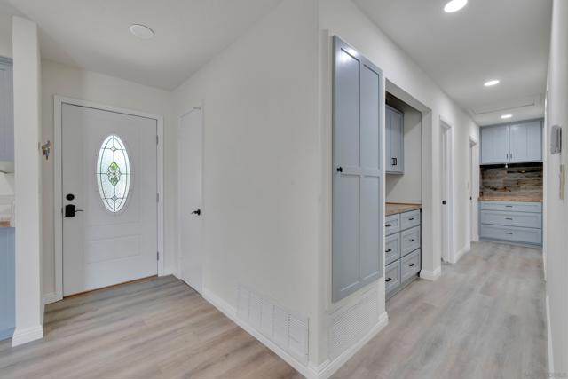 13918 Putney Rd, Poway CA: https://media.crmls.org/mediaz/bc51e317-7733-46cd-be92-677d07287ad0.jpg