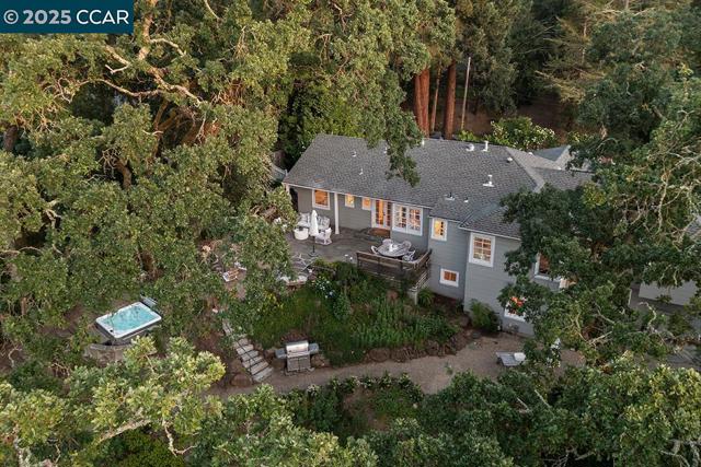 72 Davis Rd, Orinda CA: https://media.crmls.org/mediaz/bc52703e-5e02-45c9-9097-c6ab274d221e.jpg