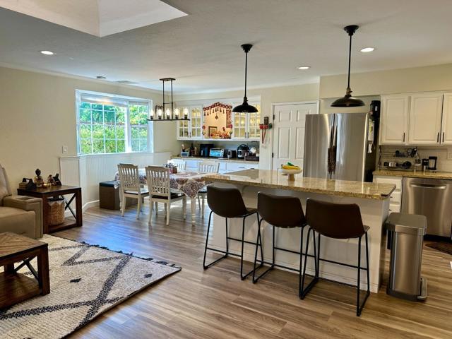 135 Green Hill Way, Los Gatos CA: https://media.crmls.org/mediaz/bc534423-a8c0-4729-90f7-e3743e62656a.jpg