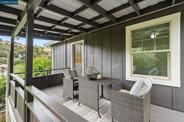 466 Clark St, Crockett CA: https://media.crmls.org/mediaz/bc5429fa-383c-4439-aad3-899913198151.jpg