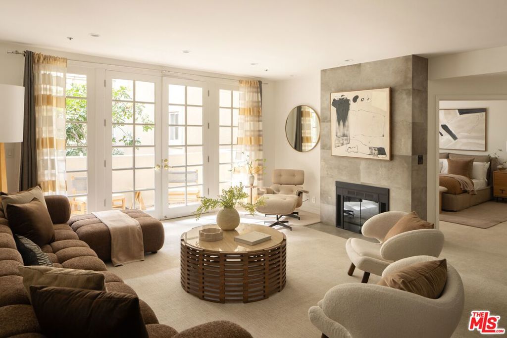 575 S Barrington Avenue #204