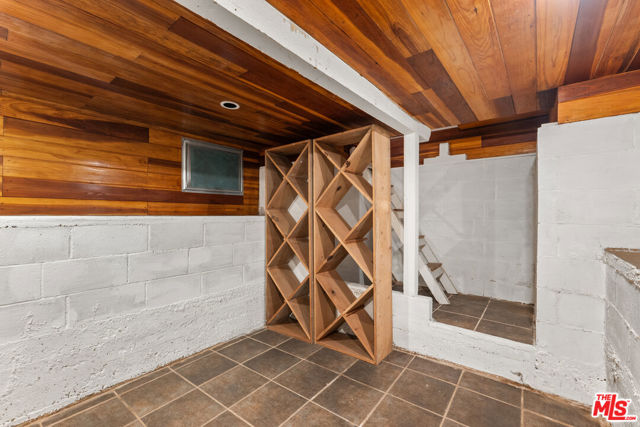 7132 Kentwood Avenue, Los Angeles CA: https://media.crmls.org/mediaz/bc54fd75-2a45-4af3-9cee-91a627458baf.jpg