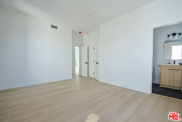 Image 47 of 74 For 6401 Odessa Avenue