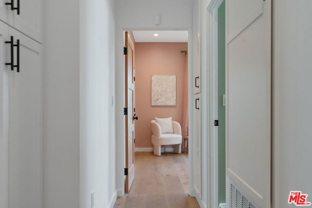 1280 S Sycamore Avenue, Los Angeles CA: https://media.crmls.org/mediaz/bc55243d-d7b7-48f9-895c-59c79e44af27.jpg