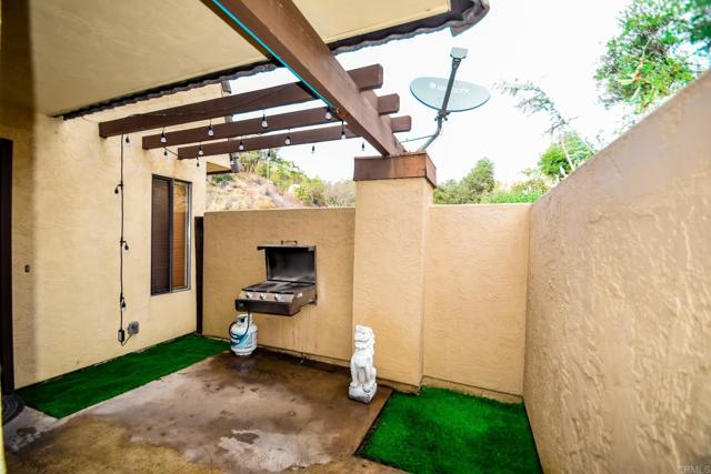 2170 Alpine Glen Pl., Alpine CA: https://media.crmls.org/mediaz/bc55564f-ddaa-4334-b690-9c7f823f7e15.jpg