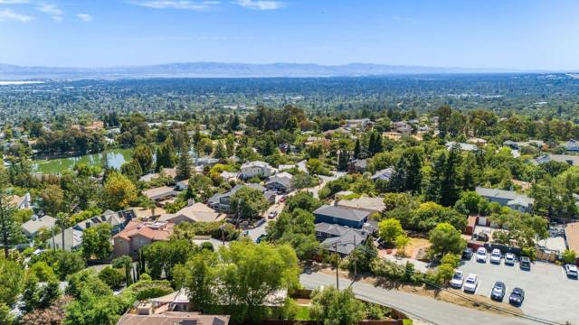 3996 Jefferson Avenue, Redwood City CA: https://media.crmls.org/mediaz/bc558c7c-b85d-4c74-8ede-20b13c673cbf.jpg