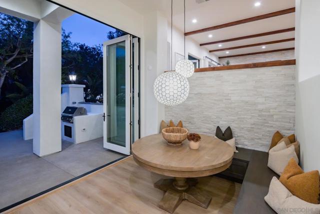 2815 Santa Fe Vista Ct, Encinitas CA: https://media.crmls.org/mediaz/bc55bf4e-3a32-42af-ae29-ebf38b9f79f3.jpg