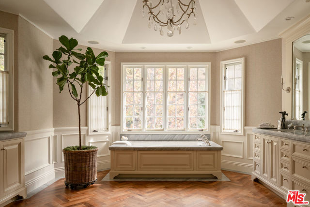 1420 Moraga Drive, Los Angeles CA: https://media.crmls.org/mediaz/bc55e80f-004b-4de6-945e-a8678cde3889.jpg