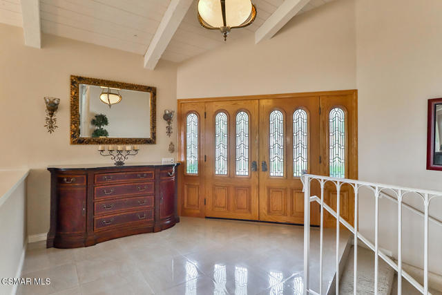 1822 Calle Borrego, Thousand Oaks CA: https://media.crmls.org/mediaz/bc55f13c-ae46-48e9-a0b8-cc70bf6101b9.jpg