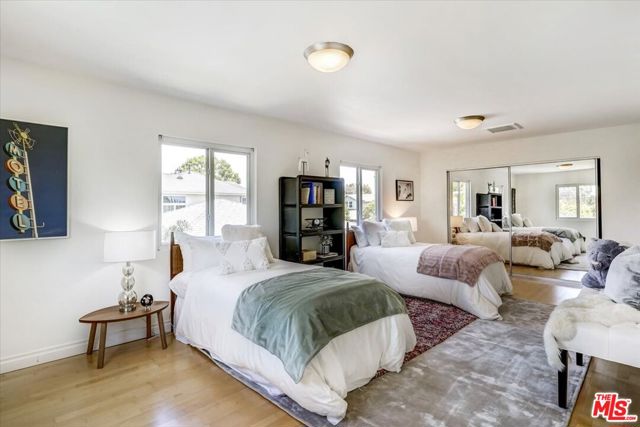 1423 OAK Street, Santa Monica, California 90405, 4 Bedrooms Bedrooms, ,3 BathroomsBathrooms,Single Family Residence,For Sale,OAK,24411545