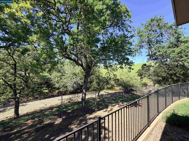 16711 Marsh Creek Rd, Clayton CA: https://media.crmls.org/mediaz/bc563d09-b5e3-4418-937a-9bcda43ec576.jpg