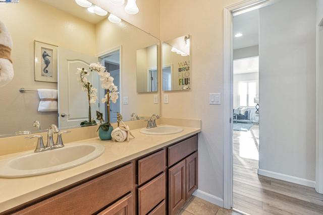 5801 Flora Cmn, Livermore CA: https://media.crmls.org/mediaz/bc5682e9-6bbd-473a-835b-cf71152fc0b6.jpg