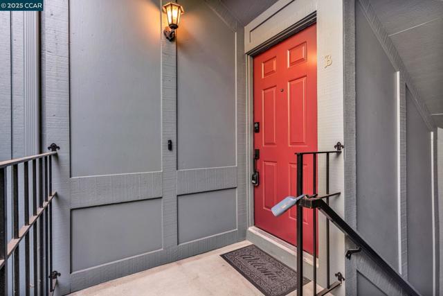 236 Canyon Woods Way, San Ramon CA: https://media.crmls.org/mediaz/bc573974-4e7a-41df-838a-6c0263b3da79.jpg