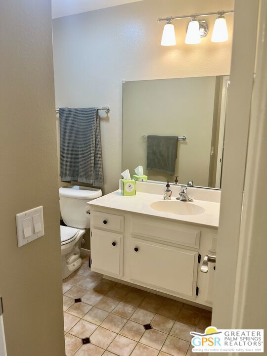 1816 N Mira Loma Way, Palm Springs CA: https://media.crmls.org/mediaz/bc573fd8-580a-4861-a178-61927171617d.jpg