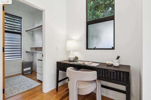 2010 9th St, Berkeley CA: https://media.crmls.org/mediaz/bc575803-a540-464f-97ba-34984136cc4a.jpg