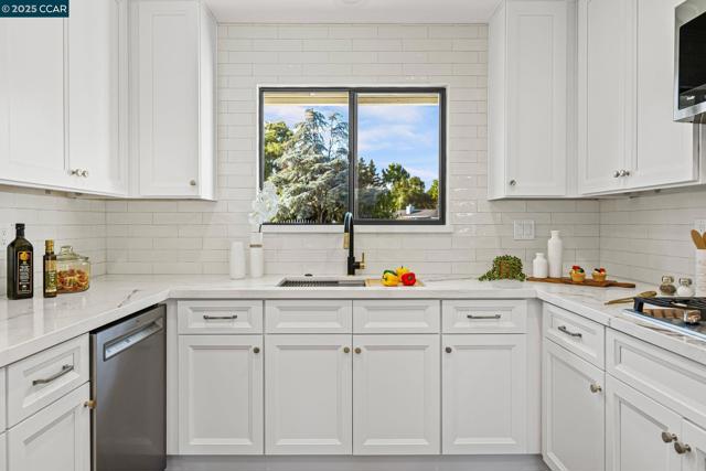 9822 Doyle Ct, Stockton CA: https://media.crmls.org/mediaz/bc57cf90-138d-4dbd-a1a6-f7adf9d4a64b.jpg
