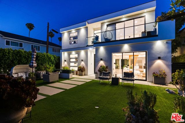 4338 Agnes Avenue, Studio City CA: https://media.crmls.org/mediaz/bc58c98f-150b-4b20-8640-b2236d6df507.jpg