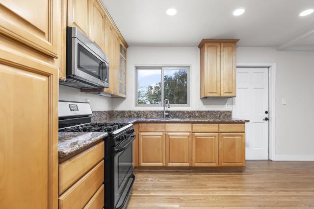 Detail Gallery Image 16 of 35 For 7287 Blackton Dr, La Mesa,  CA 91941 - 3 Beds | 1/1 Baths
