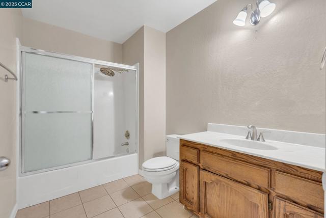 3060 San Miguel Ct, Concord CA: https://media.crmls.org/mediaz/bc591677-443f-47eb-9700-f806af85d4c4.jpg