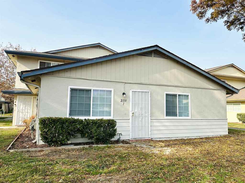 2118 Peppertree Way #1
