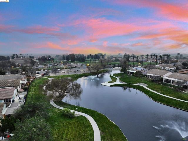 342 Desert Forest Ct, Rio Vista CA: https://media.crmls.org/mediaz/bc5925f1-0841-4cb6-95bf-cc344f715756.jpg