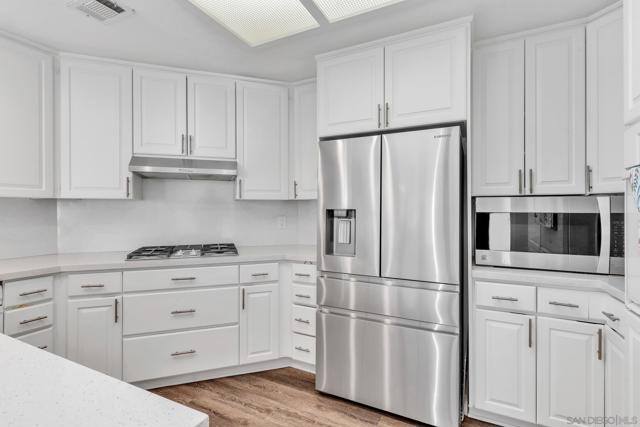 1362 Seacoast Dr, Imperial Beach CA: https://media.crmls.org/mediaz/bc5944e8-b029-4cff-b571-3d548e3e964d.jpg