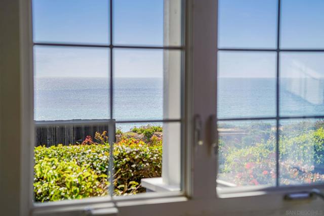 931 Ocean Ave, Del Mar CA: https://media.crmls.org/mediaz/bc59a784-1c2f-487f-84ae-89672cb89be8.jpg