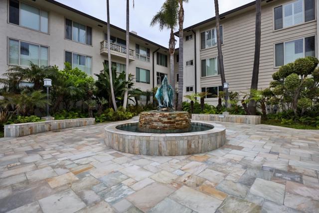 220 Coast Blvd, La Jolla CA: https://media.crmls.org/mediaz/bc5a20a3-be40-4903-b6fd-122f1f741090.jpg