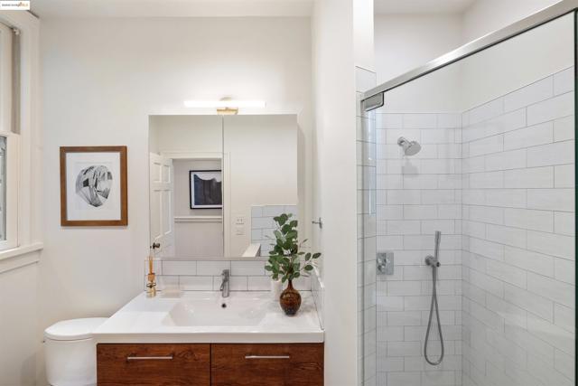1402 15th St, San Francisco CA: https://media.crmls.org/mediaz/bc5acbac-a8a0-40fe-bb06-0c4cb2817fdb.jpg
