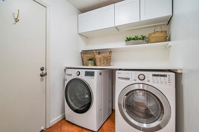 216 Salamanca Ct, San Ramon CA: https://media.crmls.org/mediaz/bc5b6537-319f-4de4-b9e7-120689790102.jpg