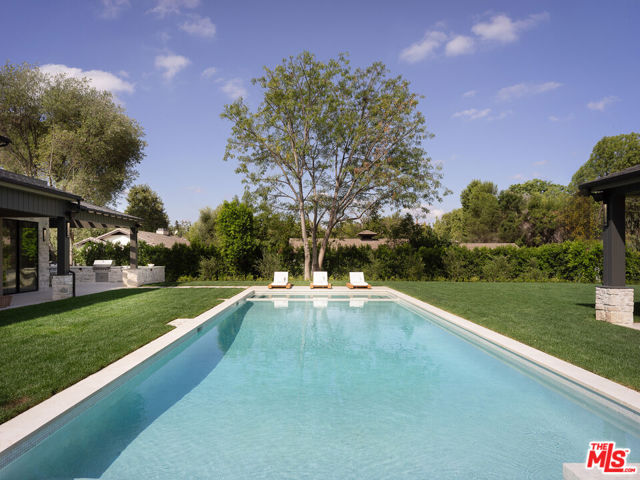 23615 Long Valley Road, Hidden Hills CA: https://media.crmls.org/mediaz/bc5c5bb9-8709-4c2c-af14-01b2f95fc792.jpg