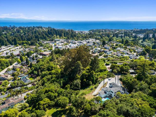 532 Moonrise Lane, Aptos CA: https://media.crmls.org/mediaz/bc5c6653-a7b2-4c68-87a0-92bc1ebd336f.jpg