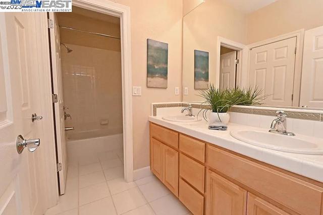 787 Barleta Ln, Livermore CA: https://media.crmls.org/mediaz/bc5c6feb-6960-41e1-968e-ce2788a0ea24.jpg