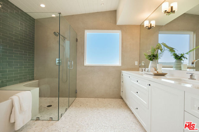 934 1st Street, Manhattan Beach CA: https://media.crmls.org/mediaz/bc5caa81-b165-46d3-90e7-fd8406090eee.jpg